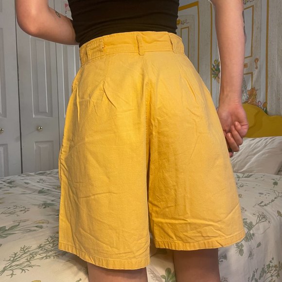 1980s Yellow high rise mom Mom shorts! - Picture 2 of 12